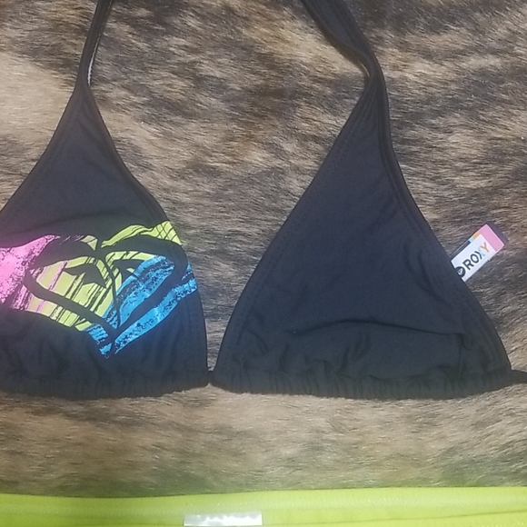 Bikinis - Picture 2 of 4